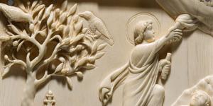 Detail from “Resurrection and Ascension of Christ,” also known as the Reider-Panel, an ivory relief from c. 400 A.D. found in Rome or Milan. Image from the Bayerisches Nationalmuseum, used under CC BY-NC-ND 4.0 license.